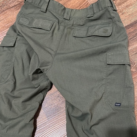 Men's Green Cargo Pants - Picture 8 of 9